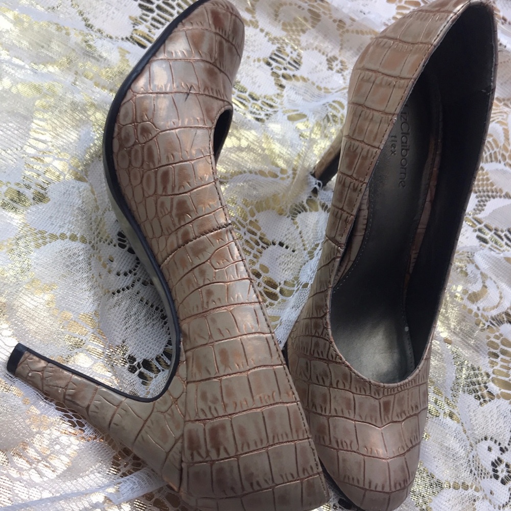 Liz Claiborne Flex Faux alligator animal skin